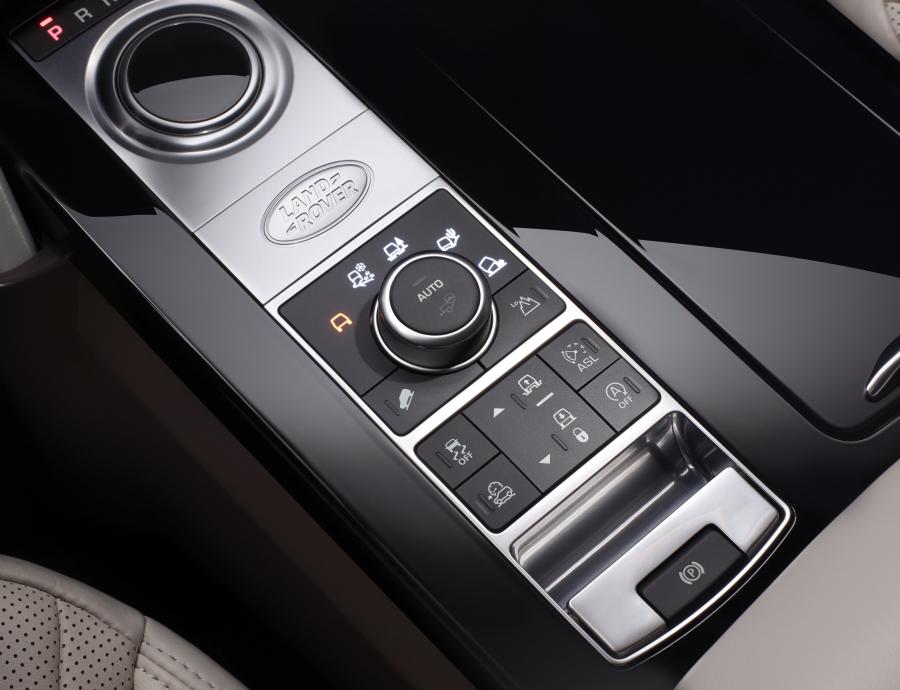 Детали интерьера Land Rover Discovery HSE 2017 года  (фото 58 из 96)